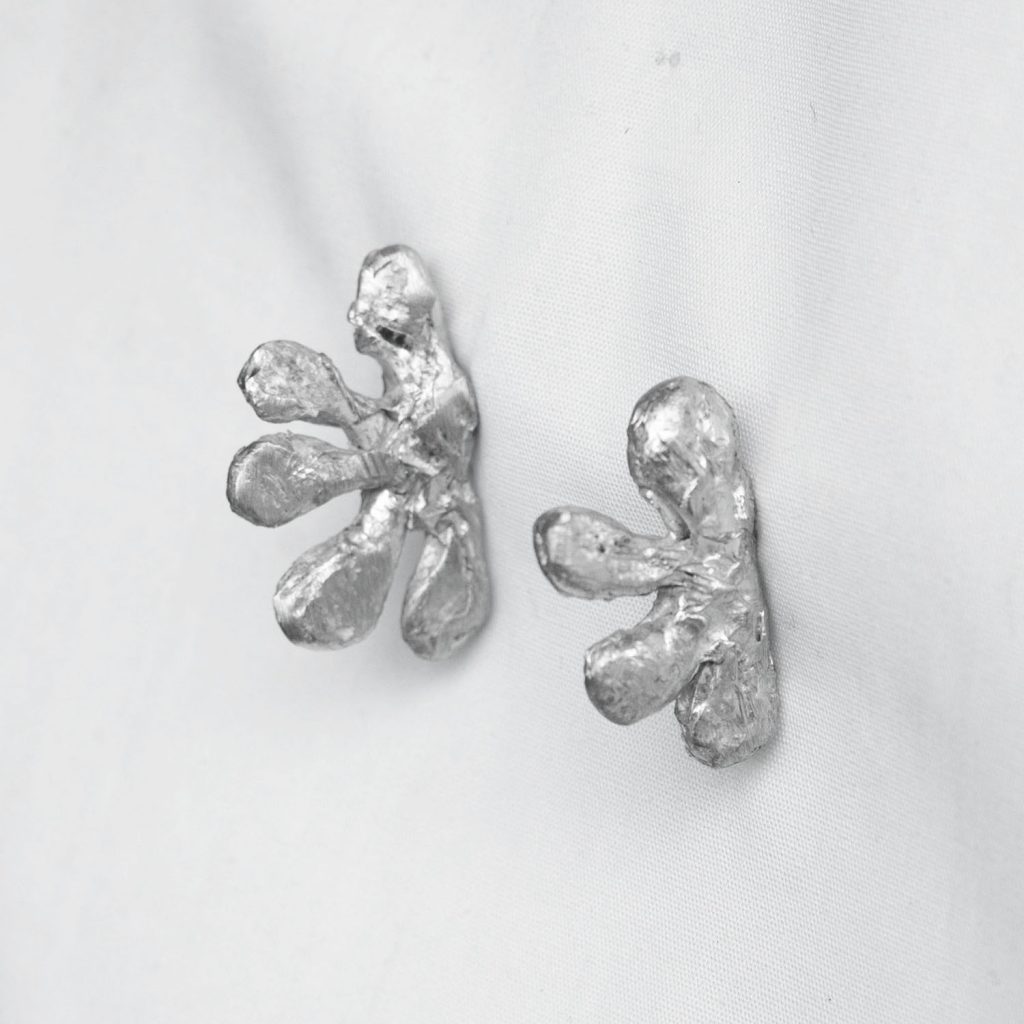 Tin earrings mani