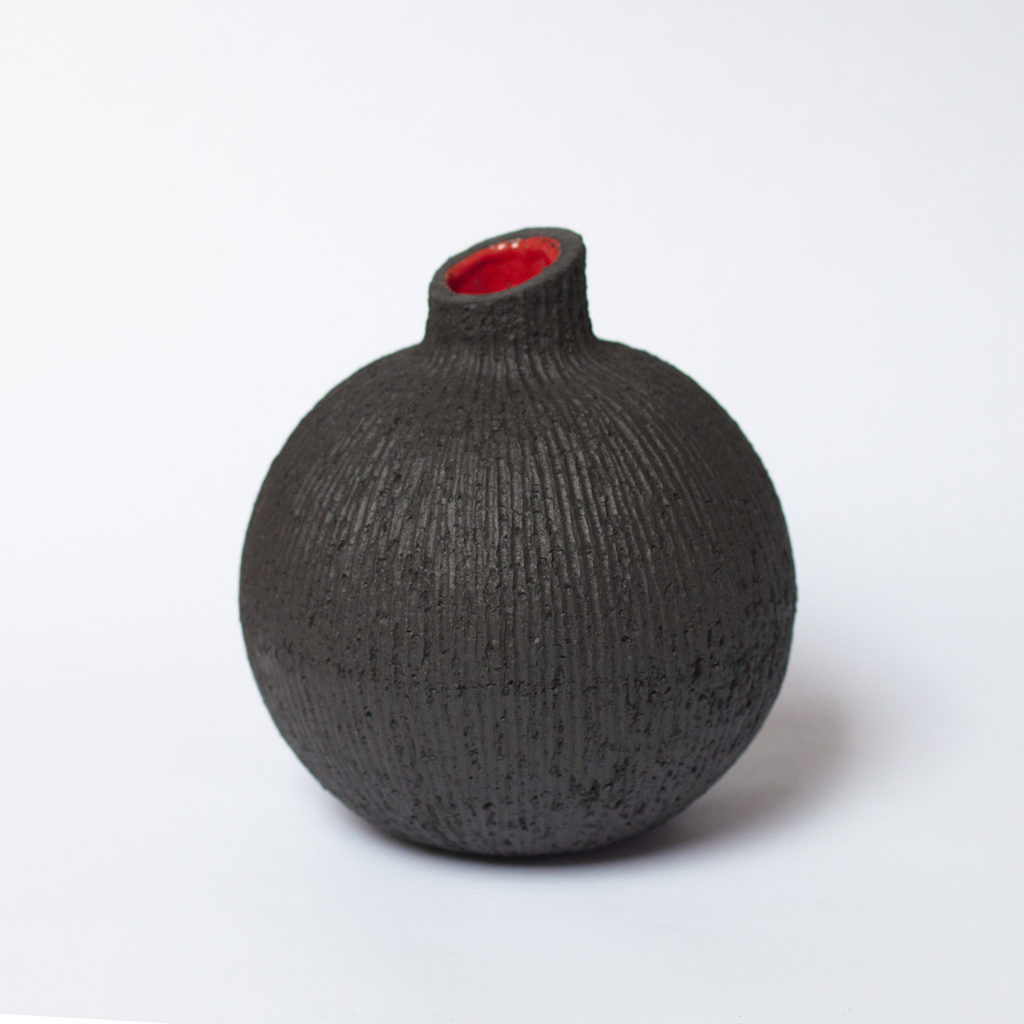 Round black stoneware Bulbo