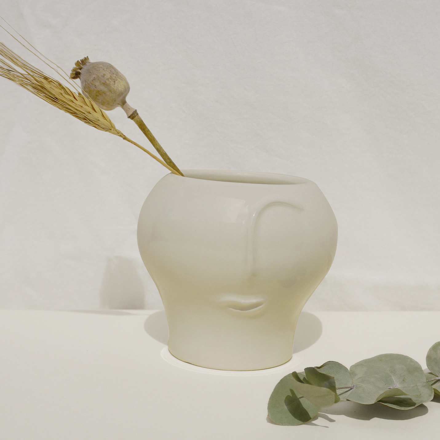 Personae - white vase
